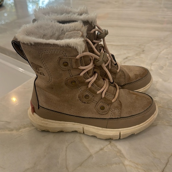 Little Girl Sorel Boots - Picture 5 of 5